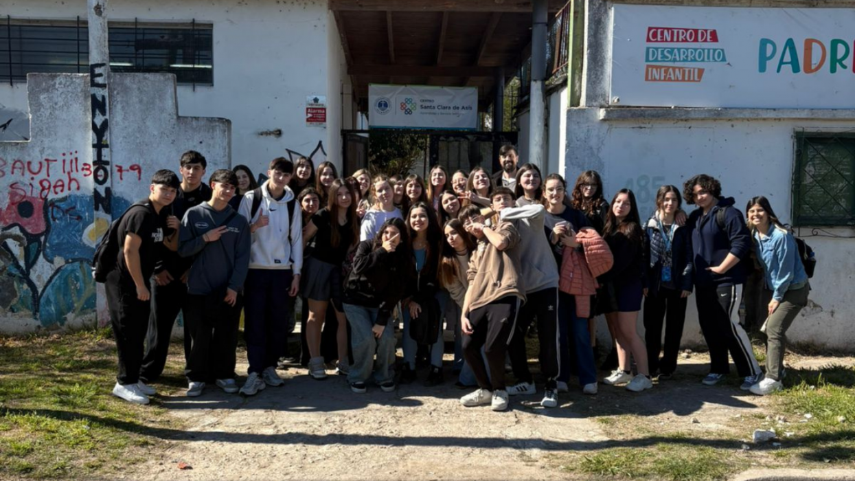 Con amor y dedicación, alumnos del Mac Kay embellecieron el predio del Santa Clara