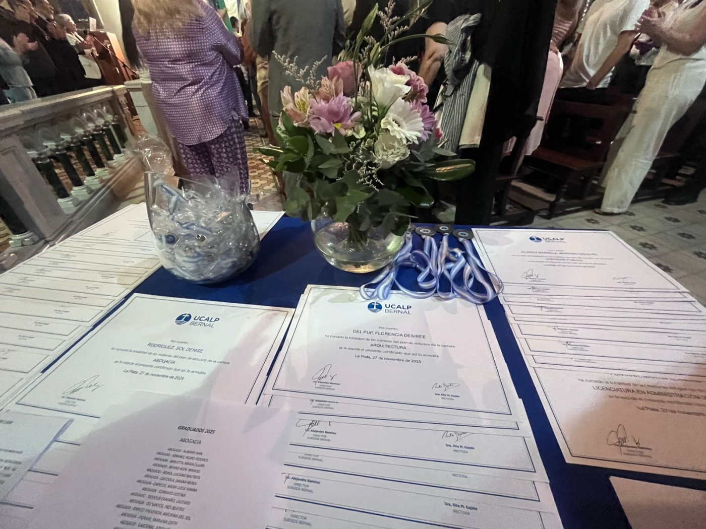 Nuevos graduados vivieron una emotiva ceremonia en el acto de colación de Bernal