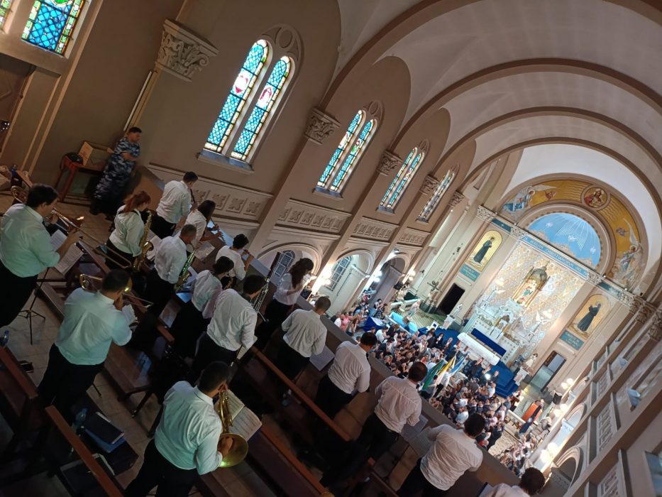 Nuevos graduados vivieron una emotiva ceremonia en el acto de colación de Bernal (12)