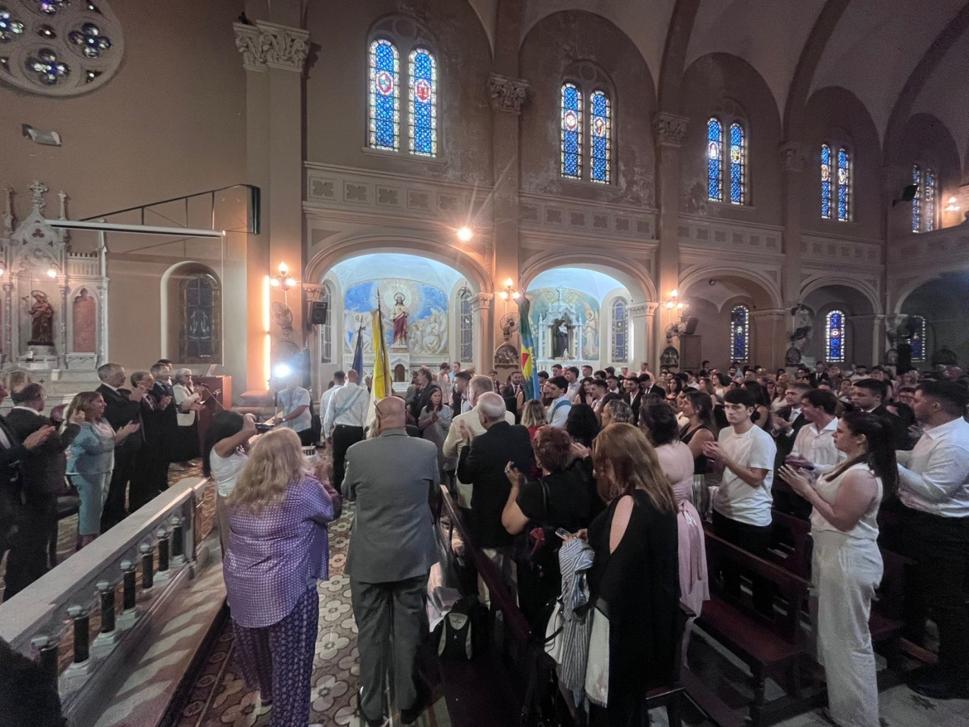 Nuevos graduados vivieron una emotiva ceremonia en el acto de colación de Bernal