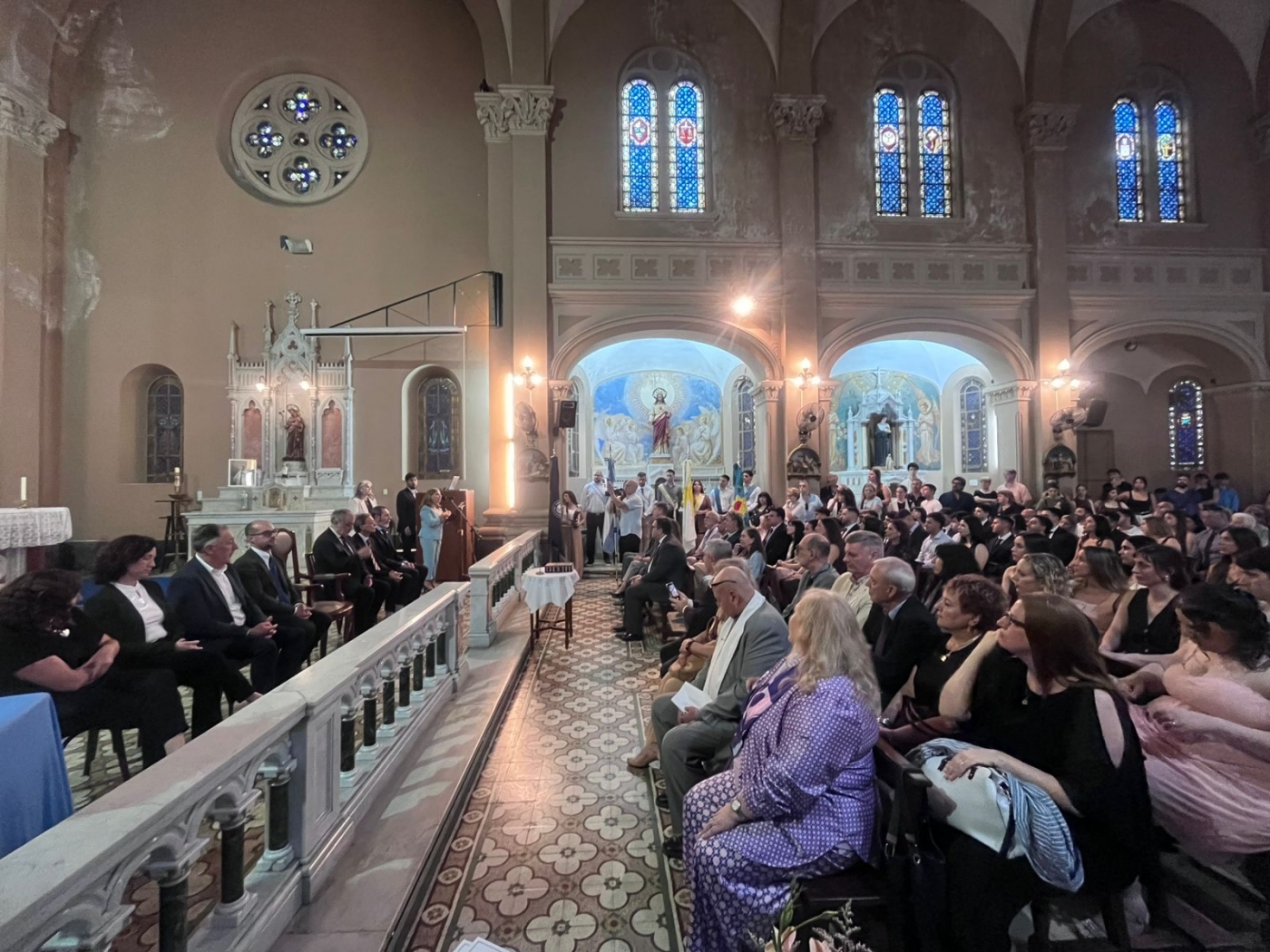 Nuevos graduados vivieron una emotiva ceremonia en el acto de colación de Bernal