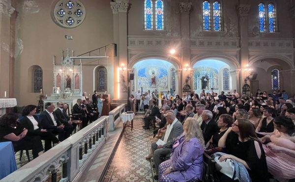 Nuevos graduados vivieron una emotiva ceremonia en el acto de colación de Bernal