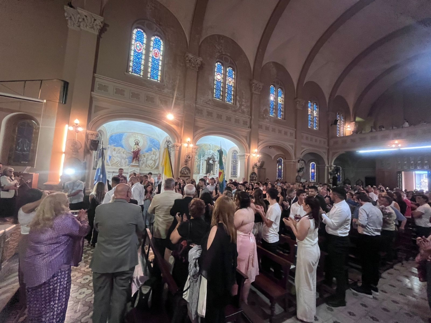 Nuevos graduados vivieron una emotiva ceremonia en el acto de colación de Bernal