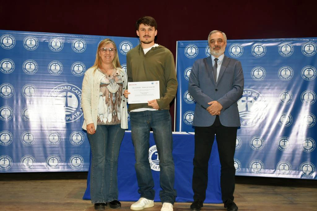 Valiosas experiencias y futuro laboral distinguieron a los becarios del Banco Santander 