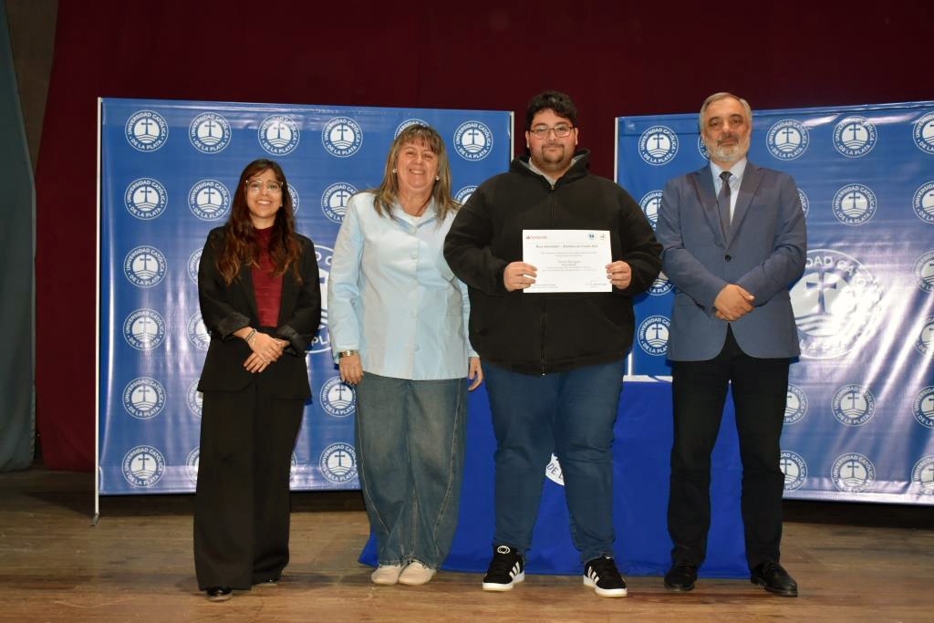 Valiosas experiencias y futuro laboral distinguieron a los becarios del Banco Santander 