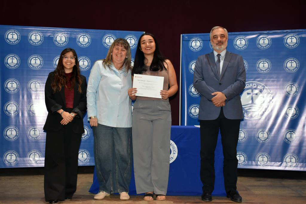 Valiosas experiencias y futuro laboral distinguieron a los becarios del Banco Santander 