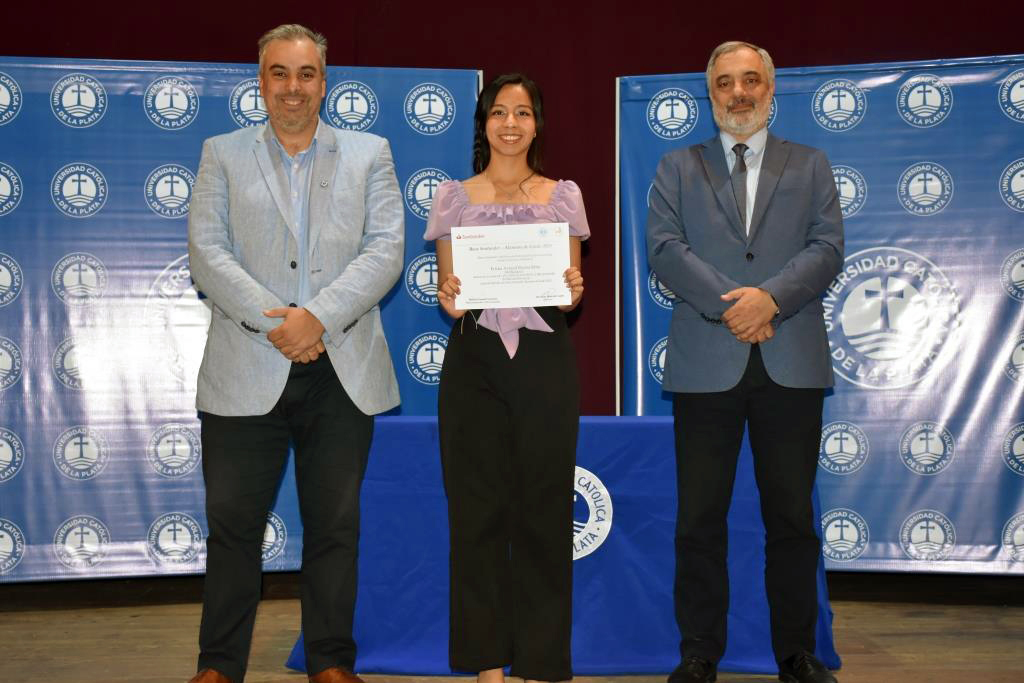 Valiosas experiencias y futuro laboral distinguieron a los becarios del Banco Santander 
