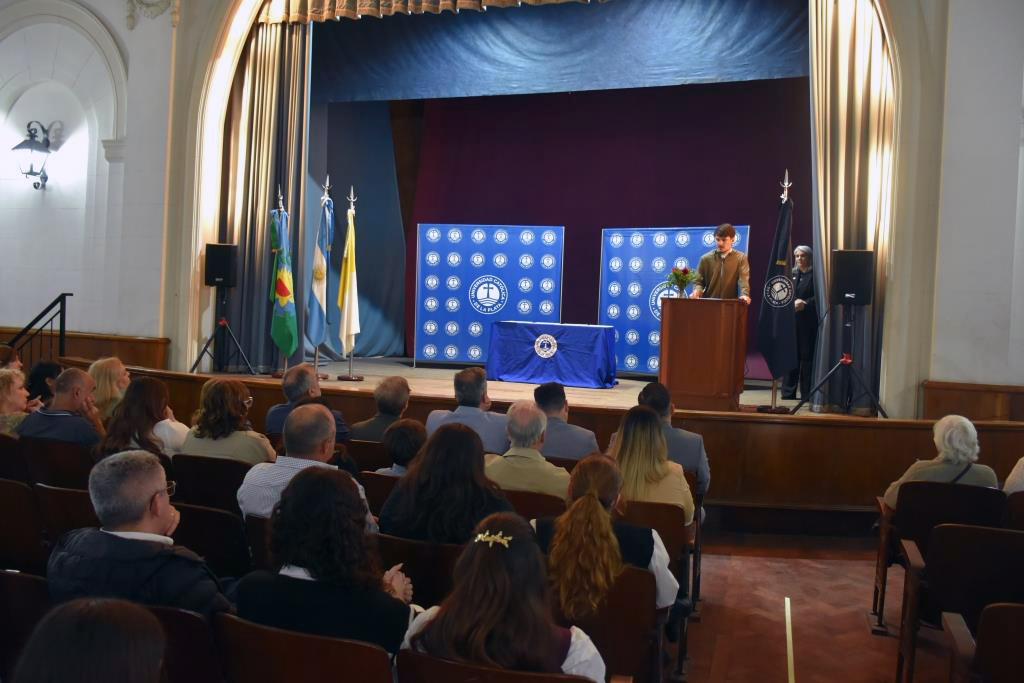 Valiosas experiencias y futuro laboral distinguieron a los becarios del Banco Santander 