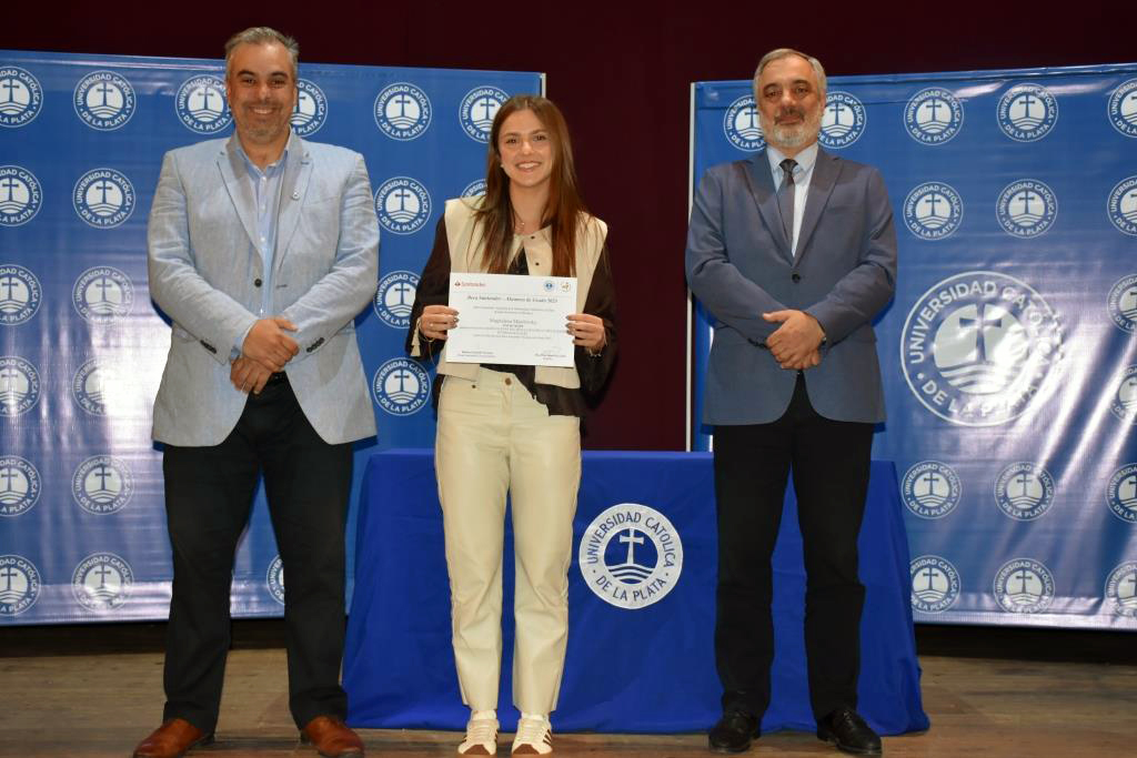 Valiosas experiencias y futuro laboral distinguieron a los becarios del Banco Santander 