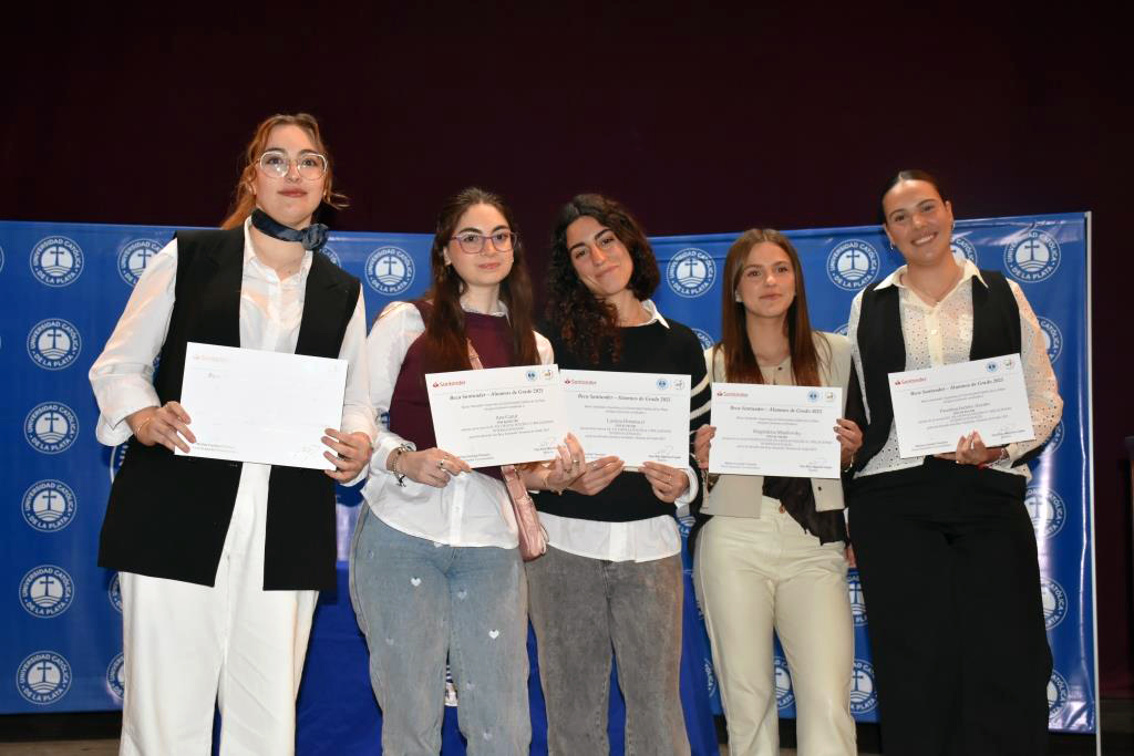 Valiosas experiencias y futuro laboral: distinguieron a becarios del Banco Santander