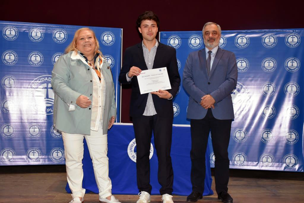 Valiosas experiencias y futuro laboral distinguieron a los becarios del Banco Santander 