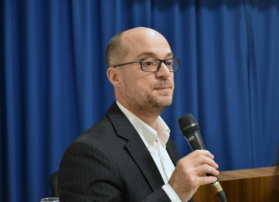 Acto de traspaso de banderas en el Colegio Secundario Estrada