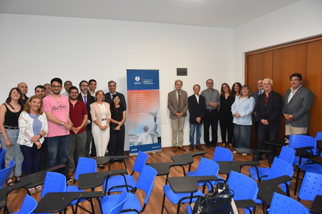 Designan al Aula 10 de Derecho con el nombre de “Papa Francisco”