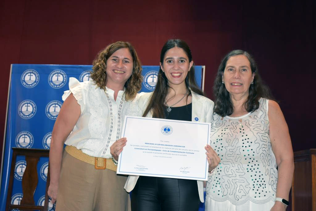 Nuevos graduados de Humanidades inician su camino profesional