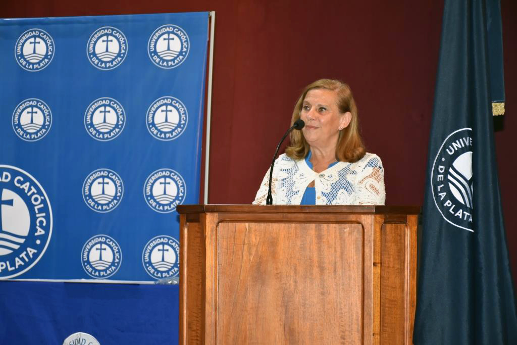 Nuevos graduados de Humanidades inician su camino profesional