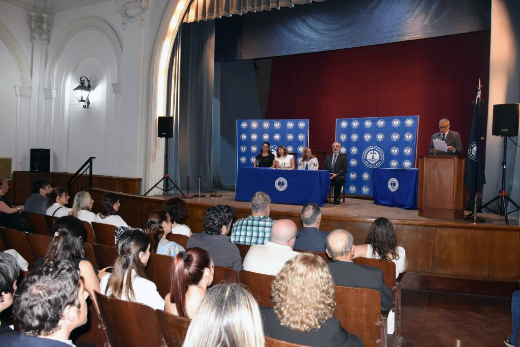 Nuevos graduados de Humanidades inician su camino profesional