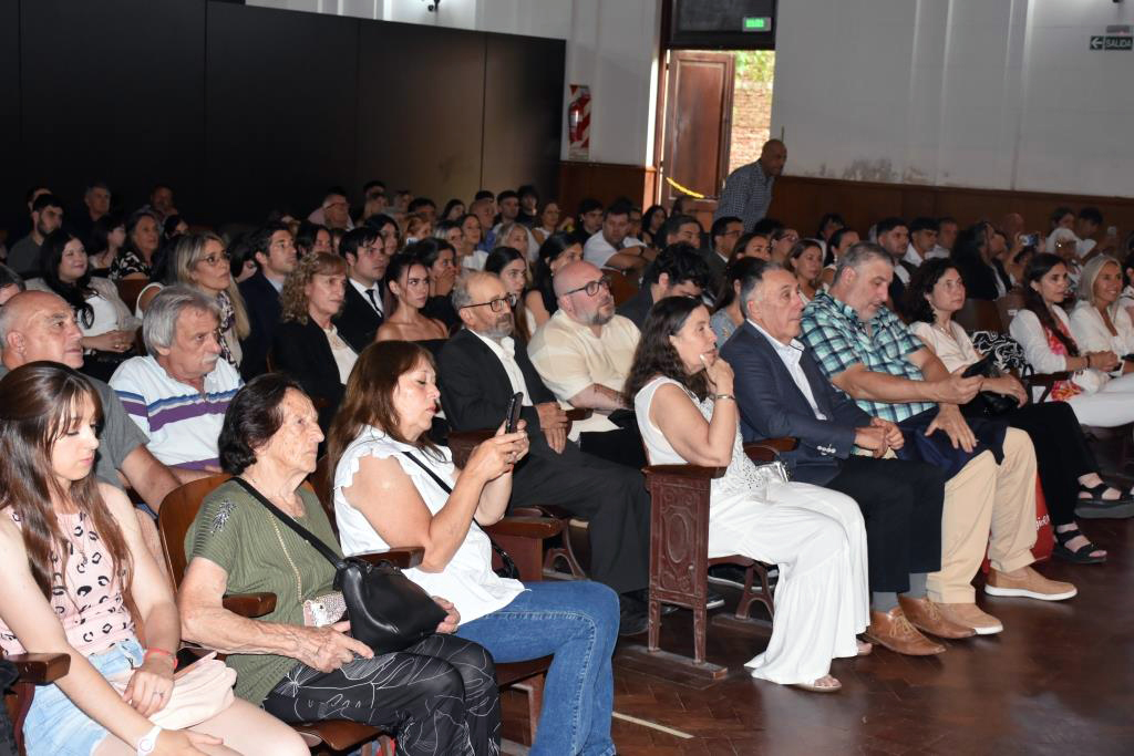 Nuevos graduados de Humanidades inician su camino profesional (138)