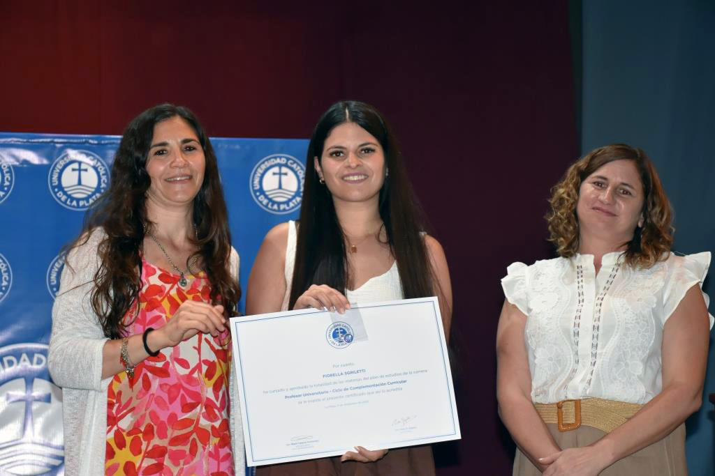 Nuevos graduados de Humanidades inician su camino profesional