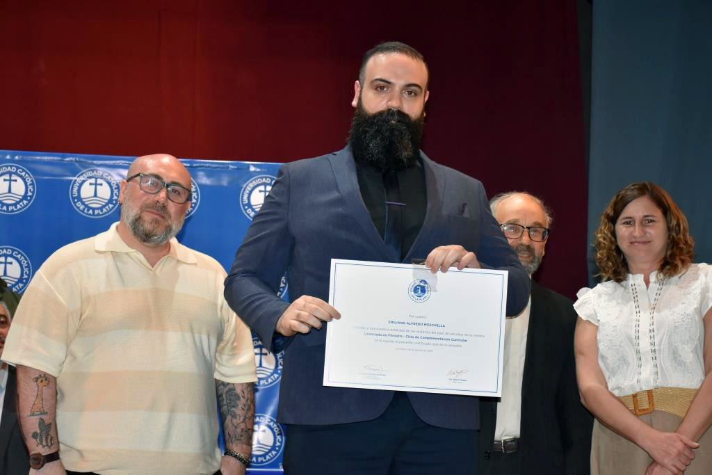 Nuevos graduados de Humanidades inician su camino profesional