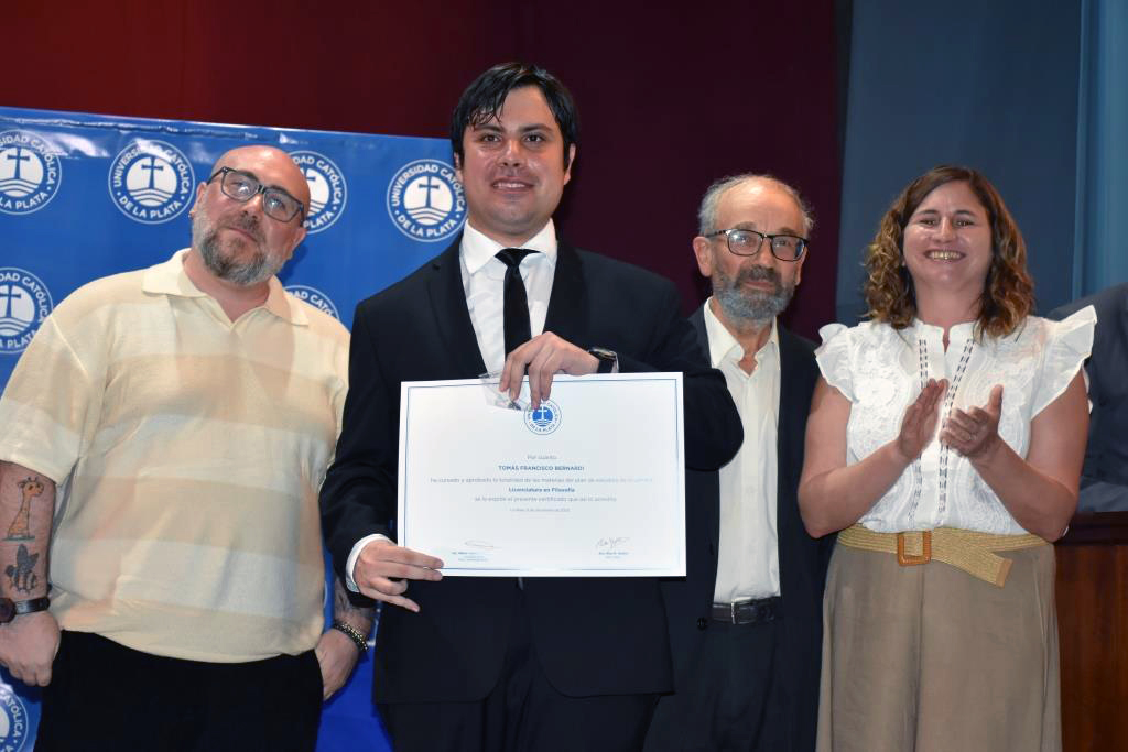 Nuevos graduados de Humanidades inician su camino profesional