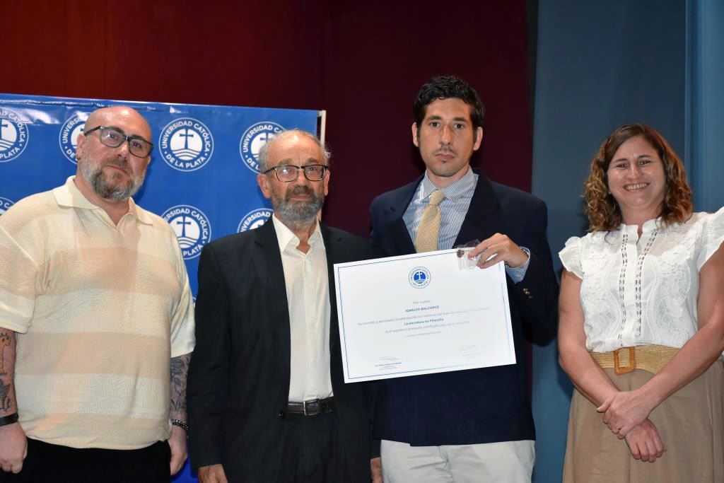 Nuevos graduados de Humanidades inician su camino profesional