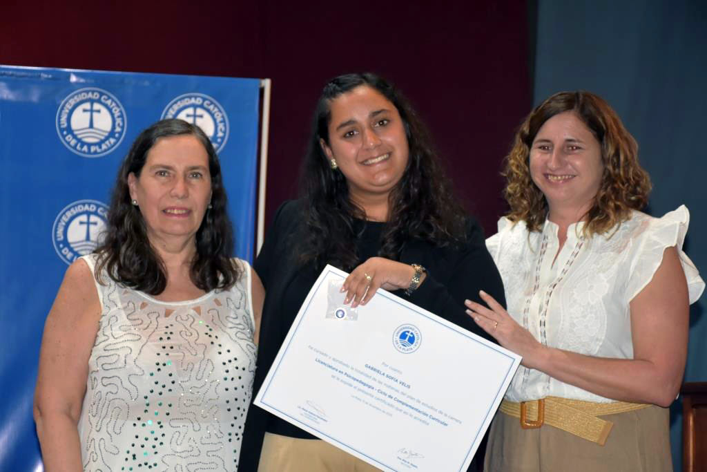 Nuevos graduados de Humanidades inician su camino profesional