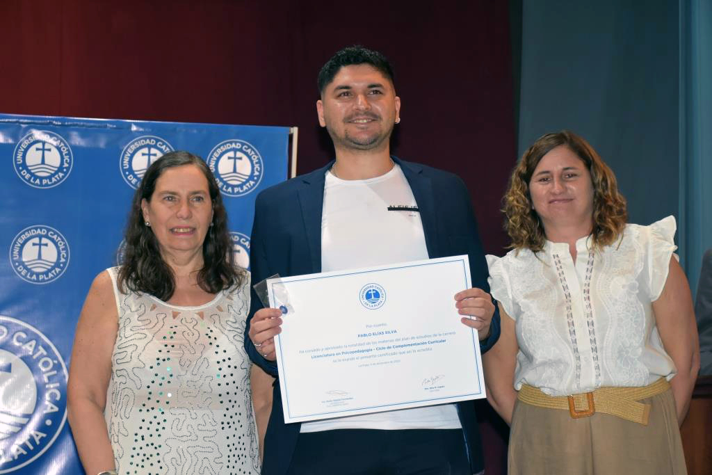 Nuevos graduados de Humanidades inician su camino profesional