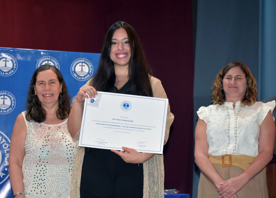 Nuevos graduados de Humanidades inician su camino profesional