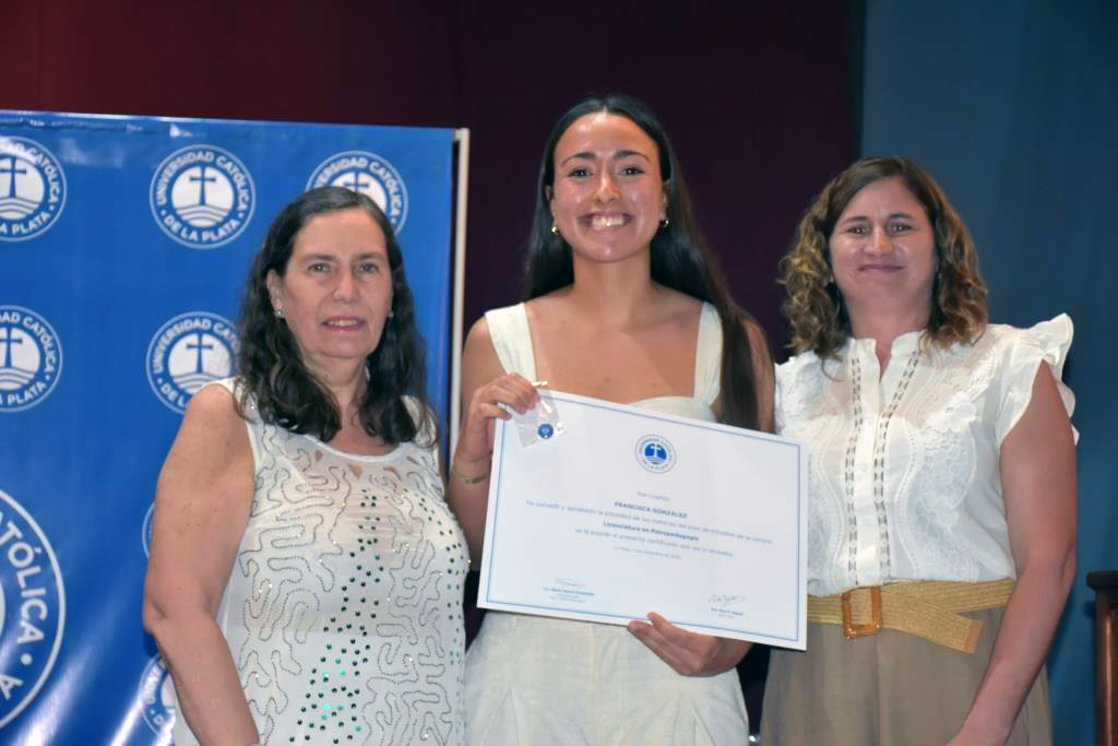 Nuevos graduados de Humanidades inician su camino profesional