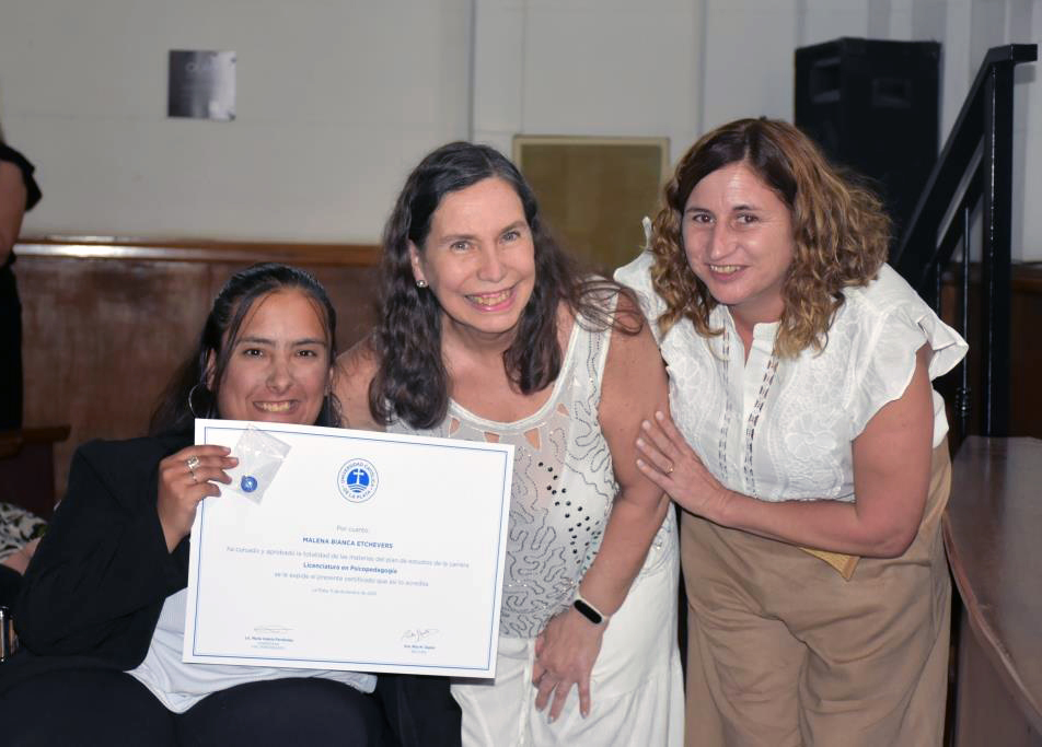 Nuevos graduados de Humanidades inician su camino profesional