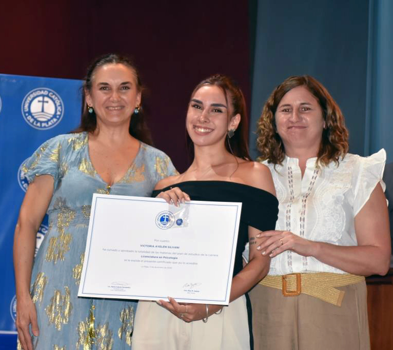 Nuevos graduados de Humanidades inician su camino profesional