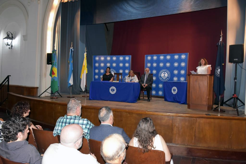 Nuevos graduados de Humanidades inician su camino profesional