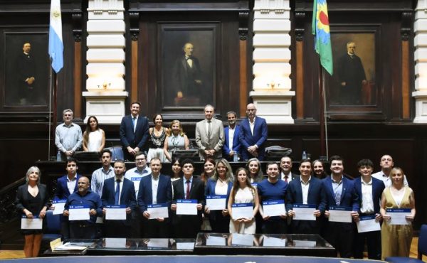 Se entregaron certificados a la primera promoción de la Diplomatura en Derecho Parlamentario