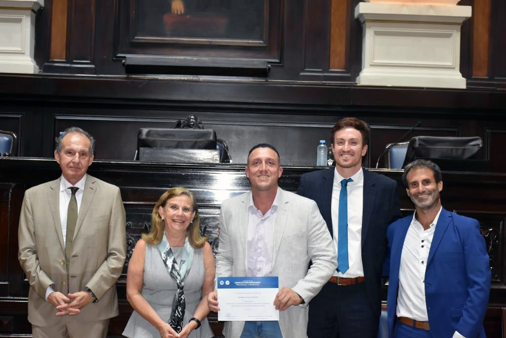 Se entregaron los certificados de la primera promoción de la Diplomatura en Derecho Parlamentario Provincial y Municipal 