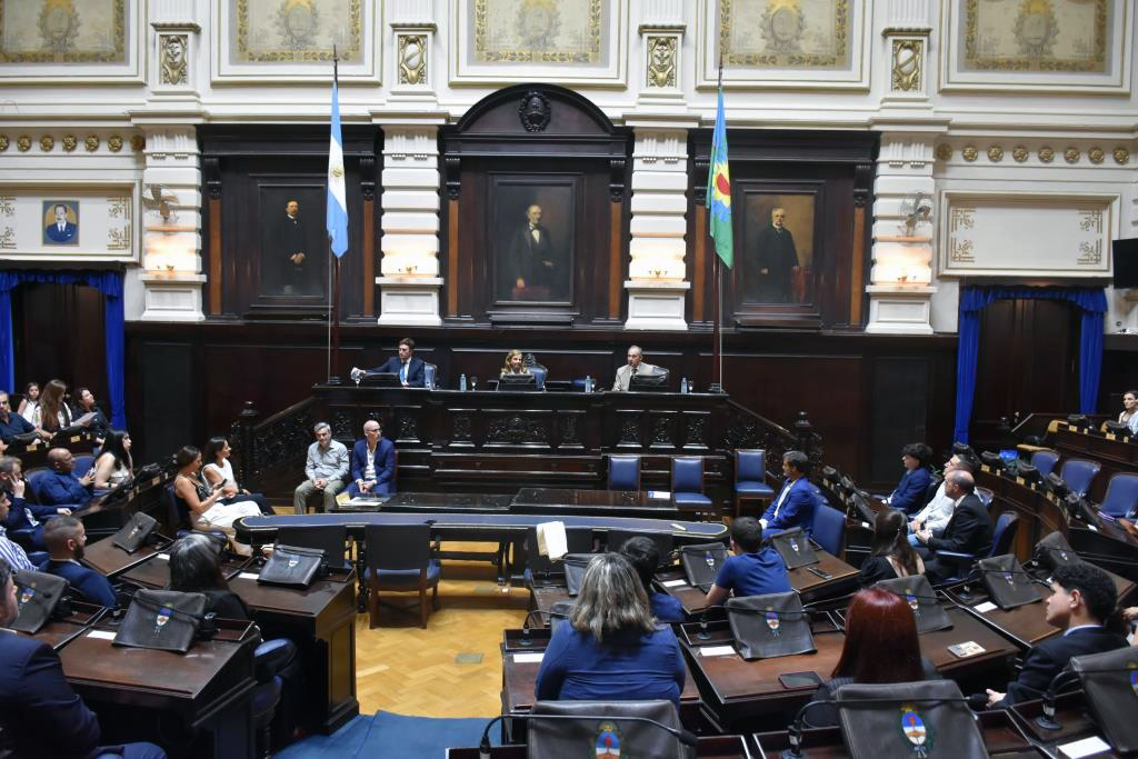 Se entregaron los certificados de la primera promoción de la Diplomatura en Derecho Parlamentario Provincial y Municipal 