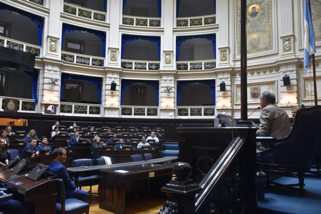 Se entregaron los certificados de la primera promoción de la Diplomatura en Derecho Parlamentario Provincial y Municipal 