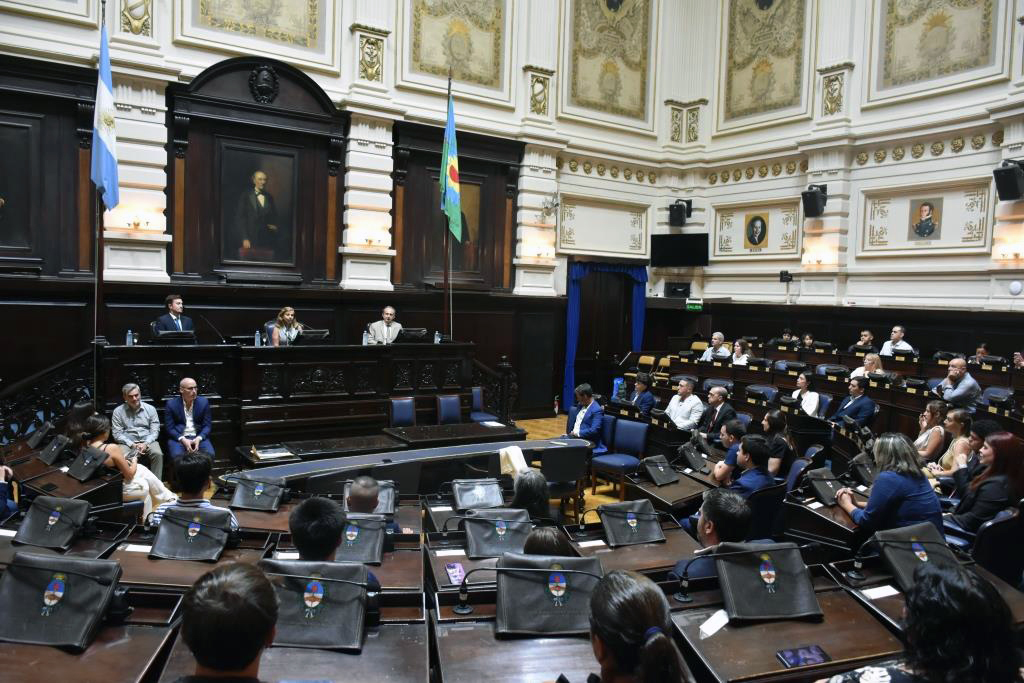 Se entregaron los certificados de la primera promoción de la Diplomatura en Derecho Parlamentario Provincial y Municipal 