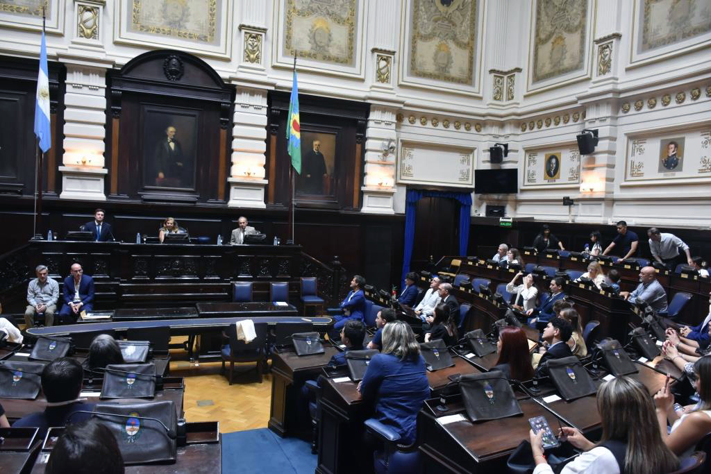 Se entregaron los certificados de la primera promoción de la Diplomatura en Derecho Parlamentario Provincial y Municipal 