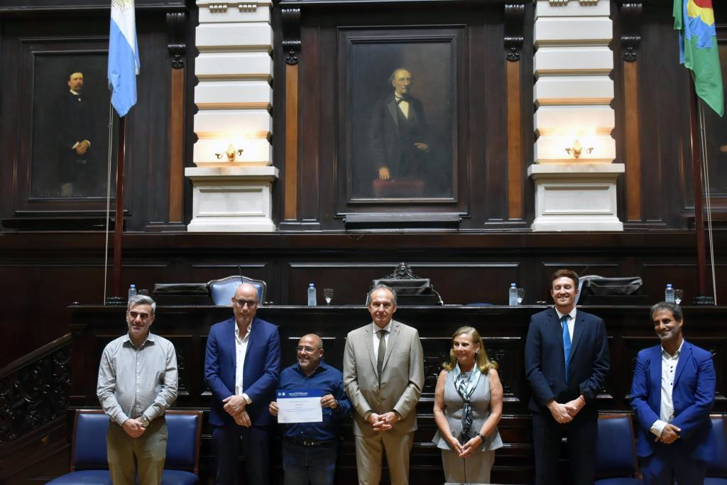 Se entregaron los certificados de la primera promoción de la Diplomatura en Derecho Parlamentario Provincial y Municipal 