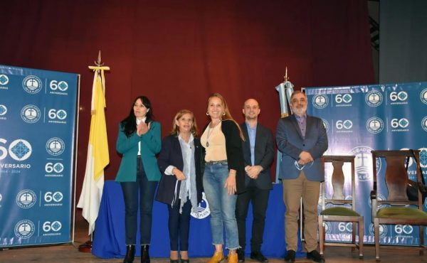 Esfuerzo y familia: la prefecta que se graduó con honores de la UCALP