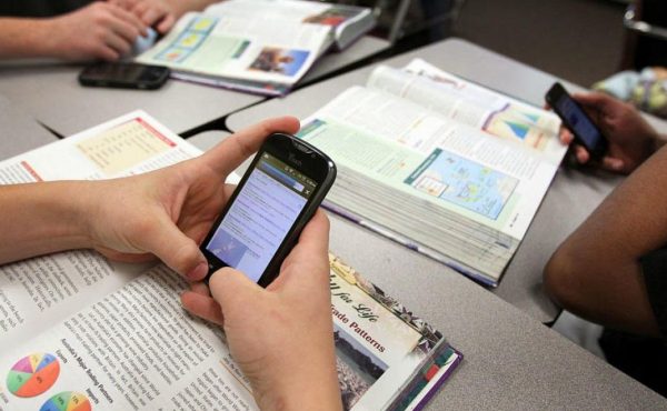 Investigación UCALP: el impacto del FoMO y la dependencia al celular en alumnos de la secundaria