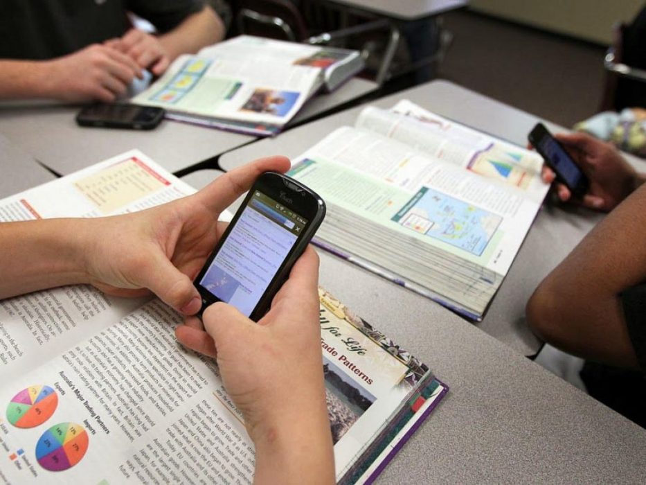 Investigación UCALP: el impacto del FoMO y la dependencia al celular en alumnos de la secundaria