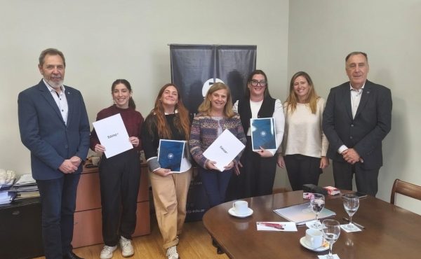 La UCALP, Edelap y Cáritas brindan capacitaciones en oficios y emprendedurismo