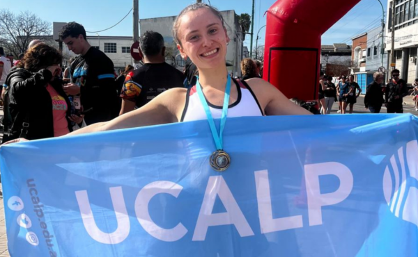 Ornella Morassut alcanzó lo más alto del podio en la maratón de la UNLP