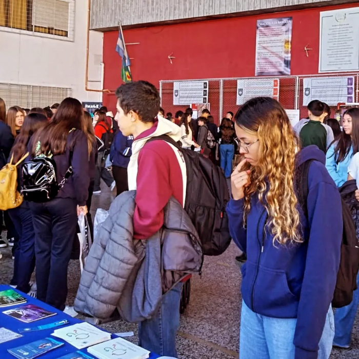Bernal presentó su oferta educativa en la Feria de Universidades