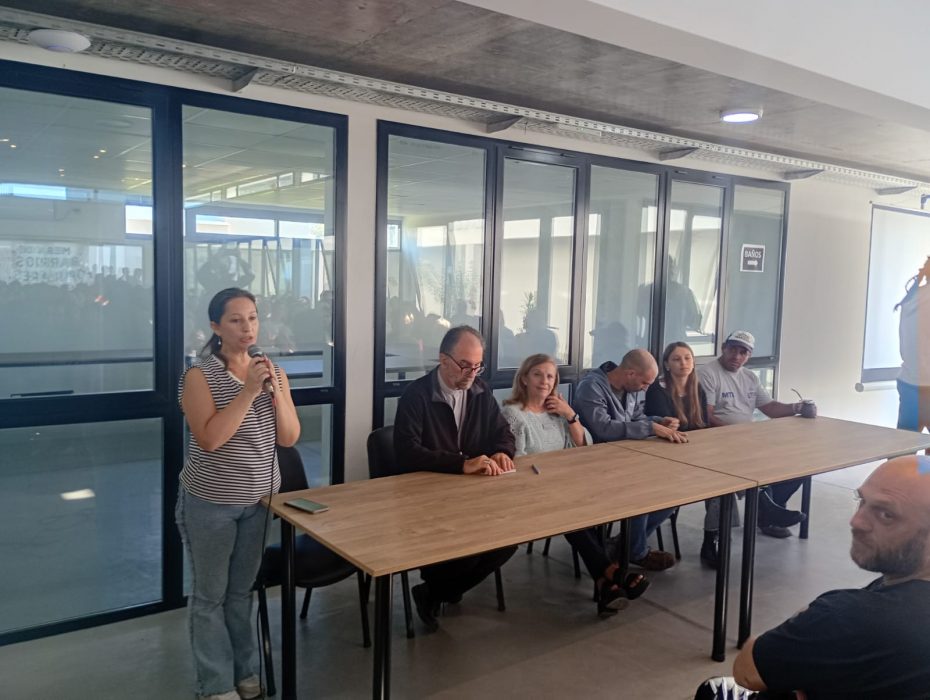 Foto mesa de barrios populares 4