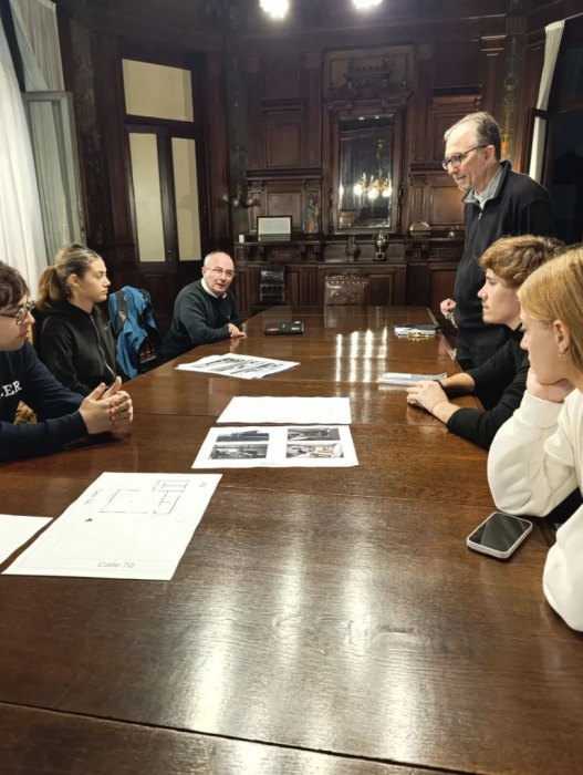 Futuros arquitectos participaron del diseño del proyecto del Hogar de Cristo (7)