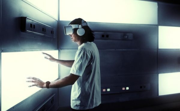 La era digital y el desafío de recuperar el sentido del espacio y la experiencia humana