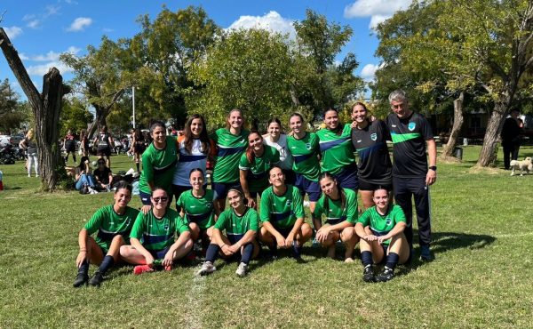 El fútbol femenino goleó a Ranchos y trepó a lo más alto de la tabla