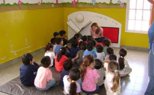 Una investigación revela que docentes del nivel inicial naturalizan el daño vocal